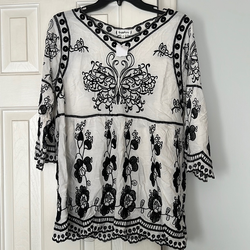 Womens size medium top. New